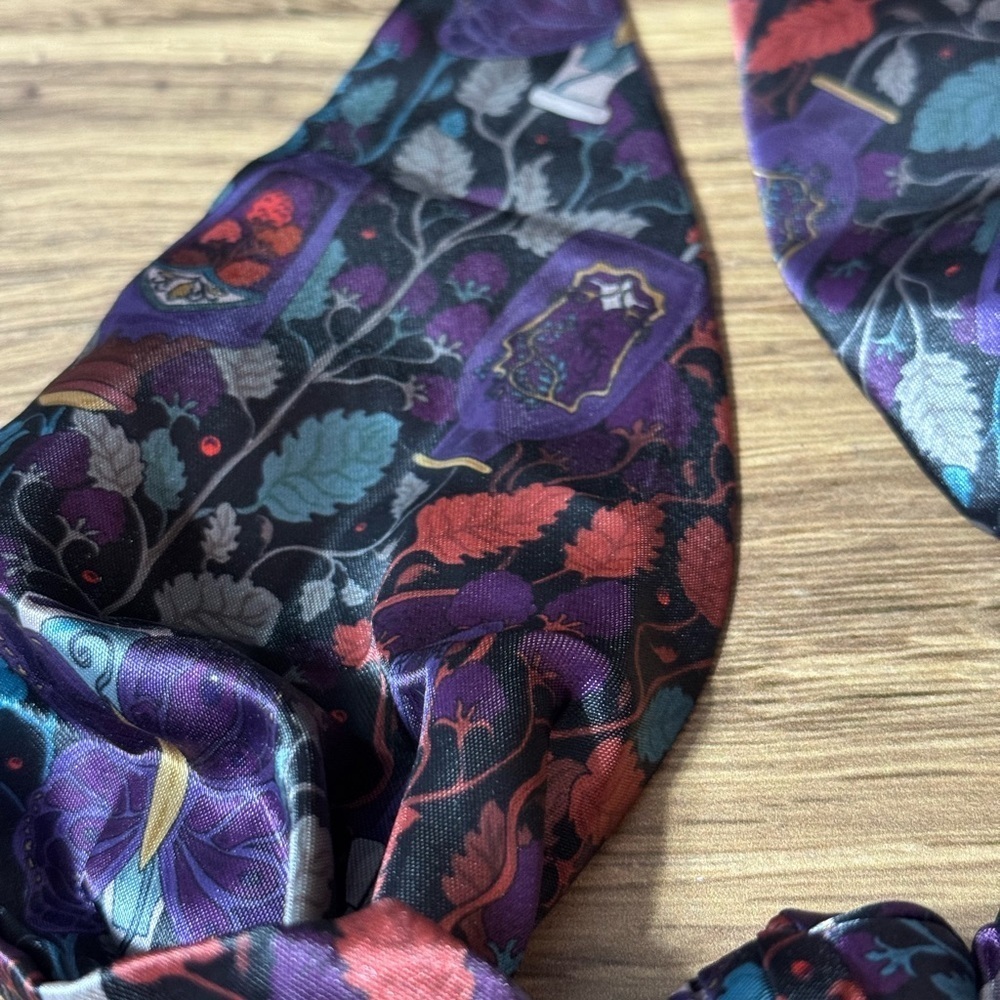 Poison Study Scrunchie | FairyLoot - Picture 3 of 5